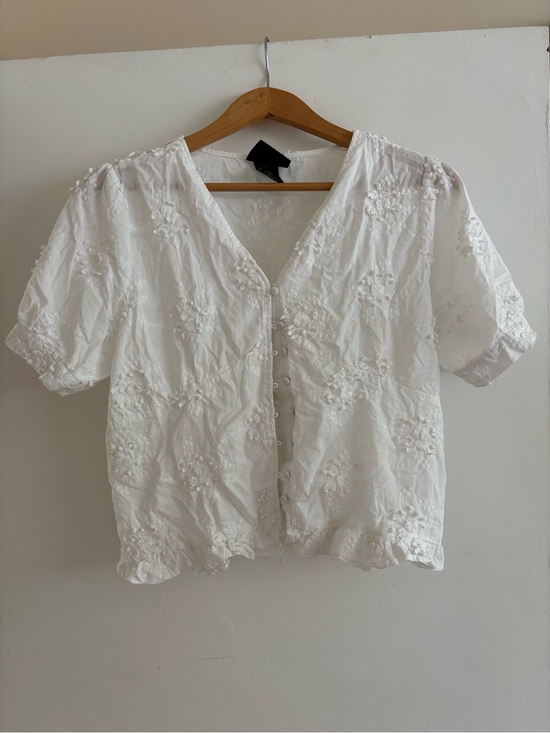 liv las angeles Tops - White Embroidered V-Neck Button-Front Blouse